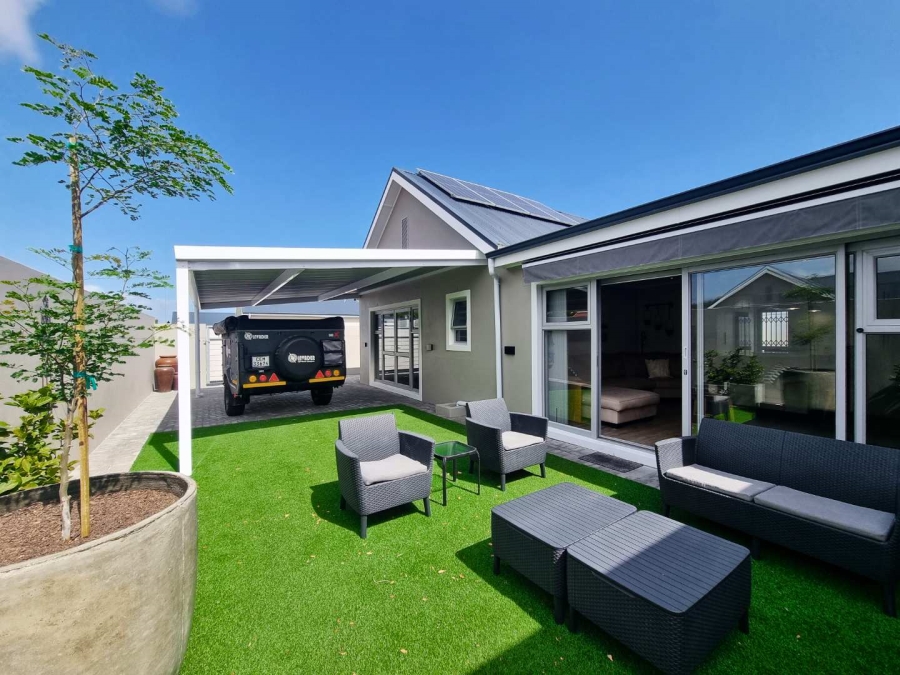 3 Bedroom Property for Sale in Sandbaai Western Cape